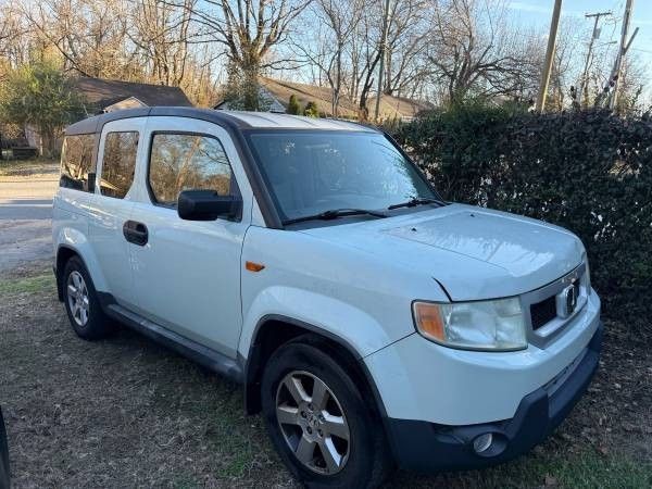 32. 2004 Honda Element 